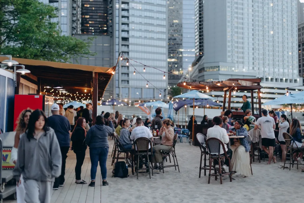 Caffè Oliva at Ohio Street Beach in Chicago