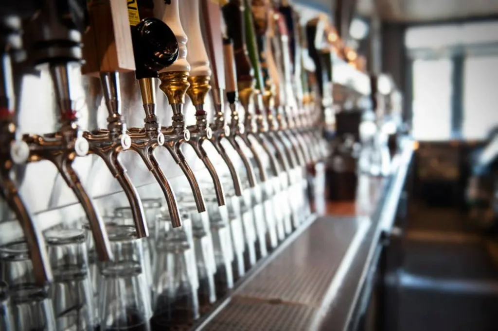 Fatpour Wicker Park: Ultimate Chicago Sports Bar in Chicago